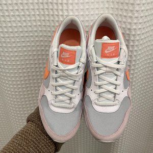 Nike Air Max SC Big Kids' Shoe  Size 5Y or Women's Size 6
